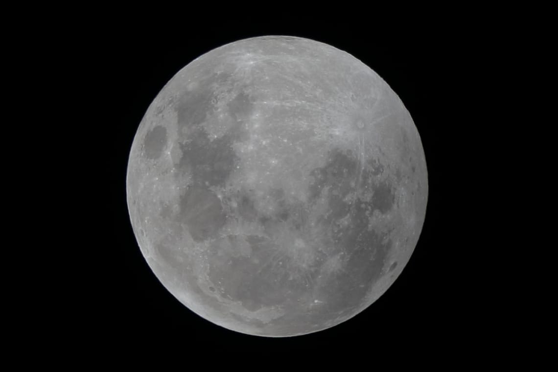 Full moon before eclipse