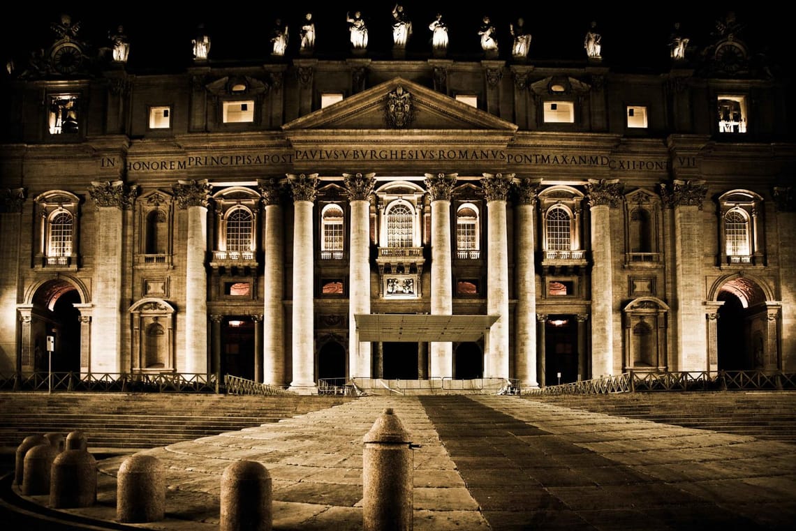 St. Peter's Basilika at night