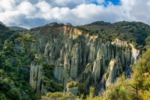 Putangiura Pinnacles